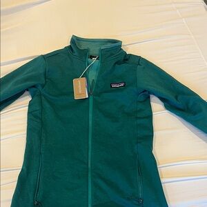 NWT Patagonia Women's Forest Green R1 Daily Jacket
